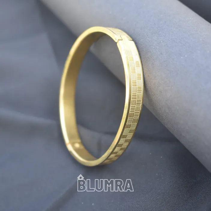 Zig Zag Line Bracelet For Men (7 inch)